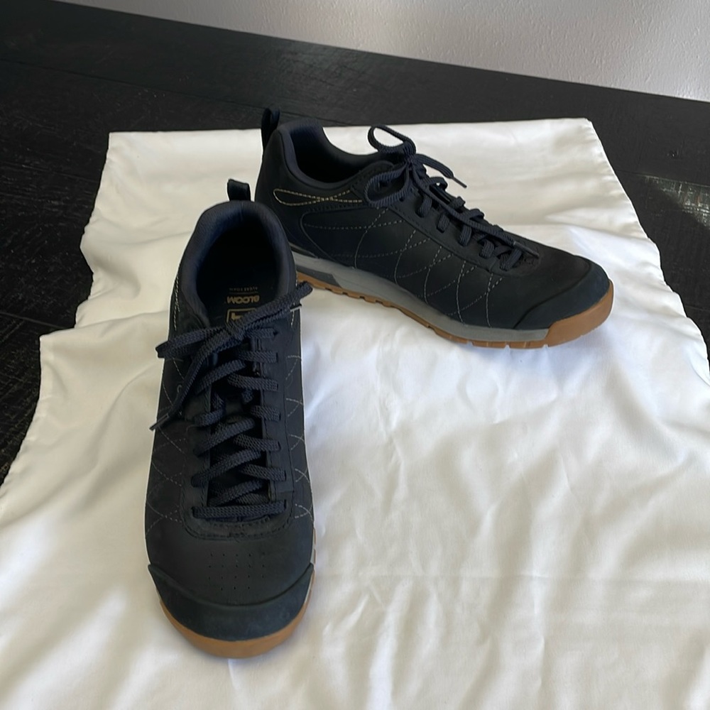 Oboz Men’s Shoes Size 10 Blue Black Casual Laces EUC